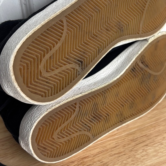 Nike Kids Black Suede High Tops. - Picture 7 of 9